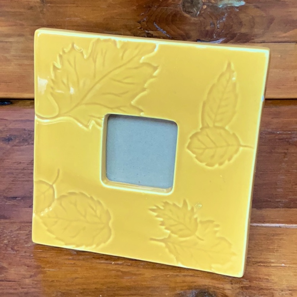 🖼 Gold/Yellow Picture Frame with Leaf Imprints